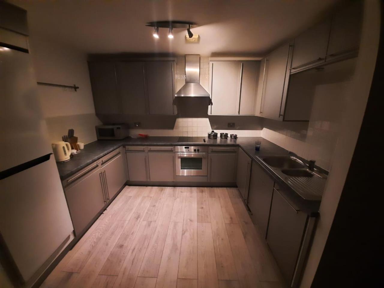 Room In Cardiff City Center - Swiftstay Extérieur photo