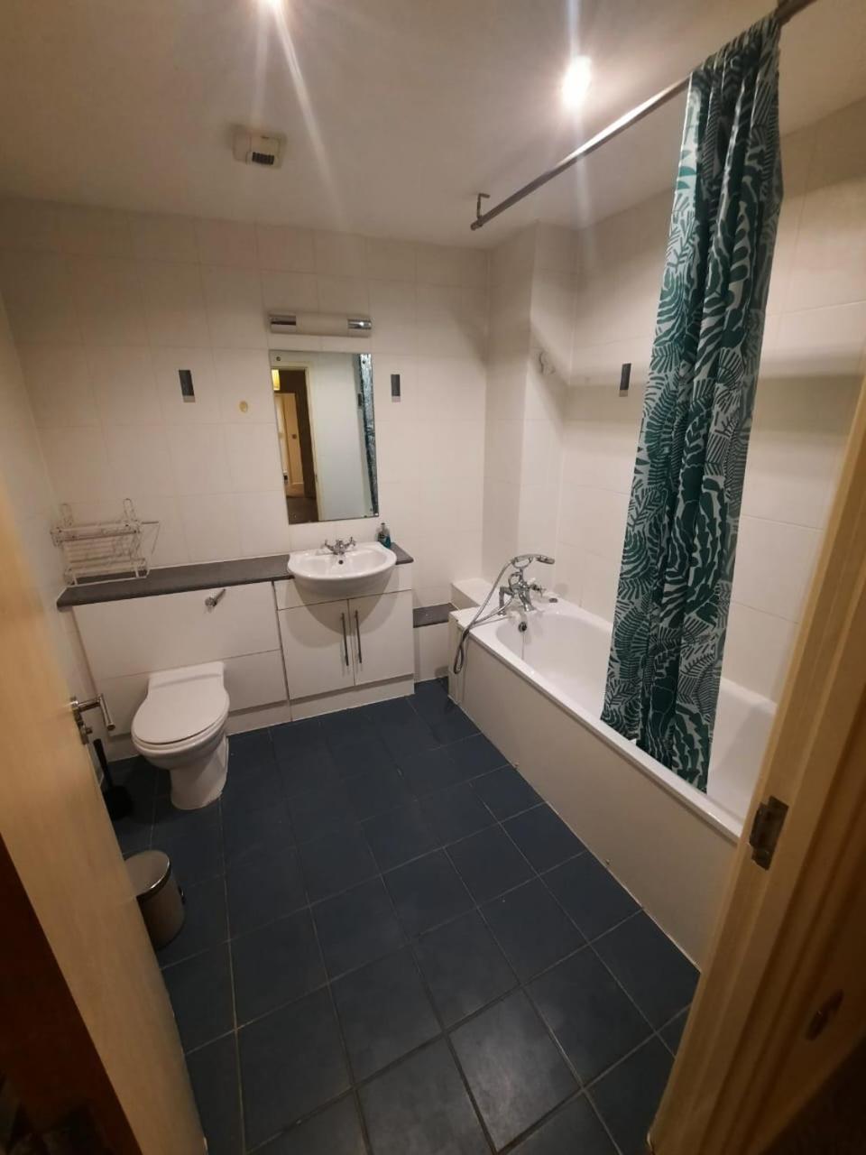 Room In Cardiff City Center - Swiftstay Extérieur photo